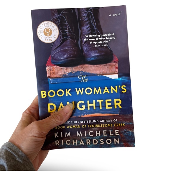 The Book Woman's Daughter: A Novel (The Book Woman of Troublesome Creek Book 2) - Picture 6 of 7